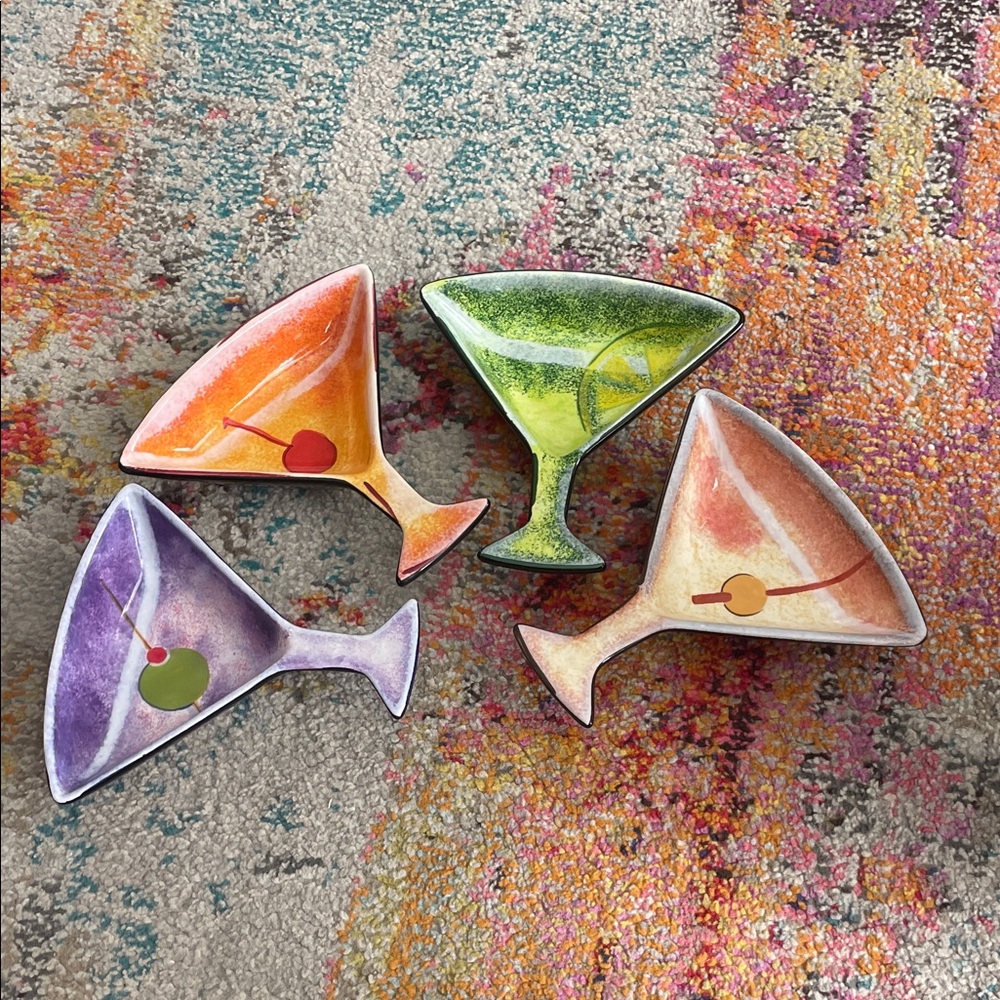 4 Dishes shaped like MARTINI glasses